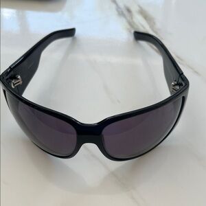 Stylish Black Sunglasses with Dark Lenses